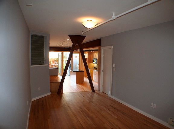 3rd image of 1847B Hyde St