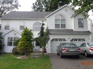 12 Murdock St, Fords, NJ 08863