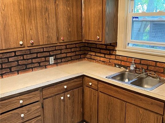 5th image of 51 E Mapledale Ave