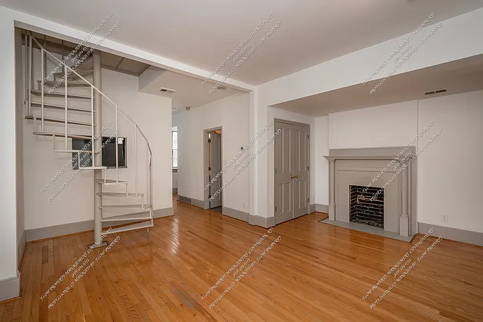 211 W 9th St #5 — Photo 10