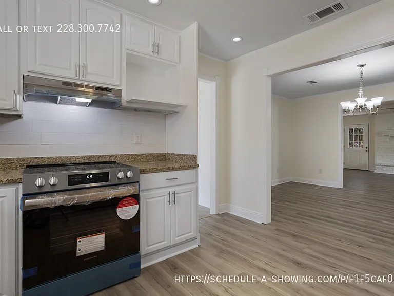 122 Carroll Ave — Photo 14