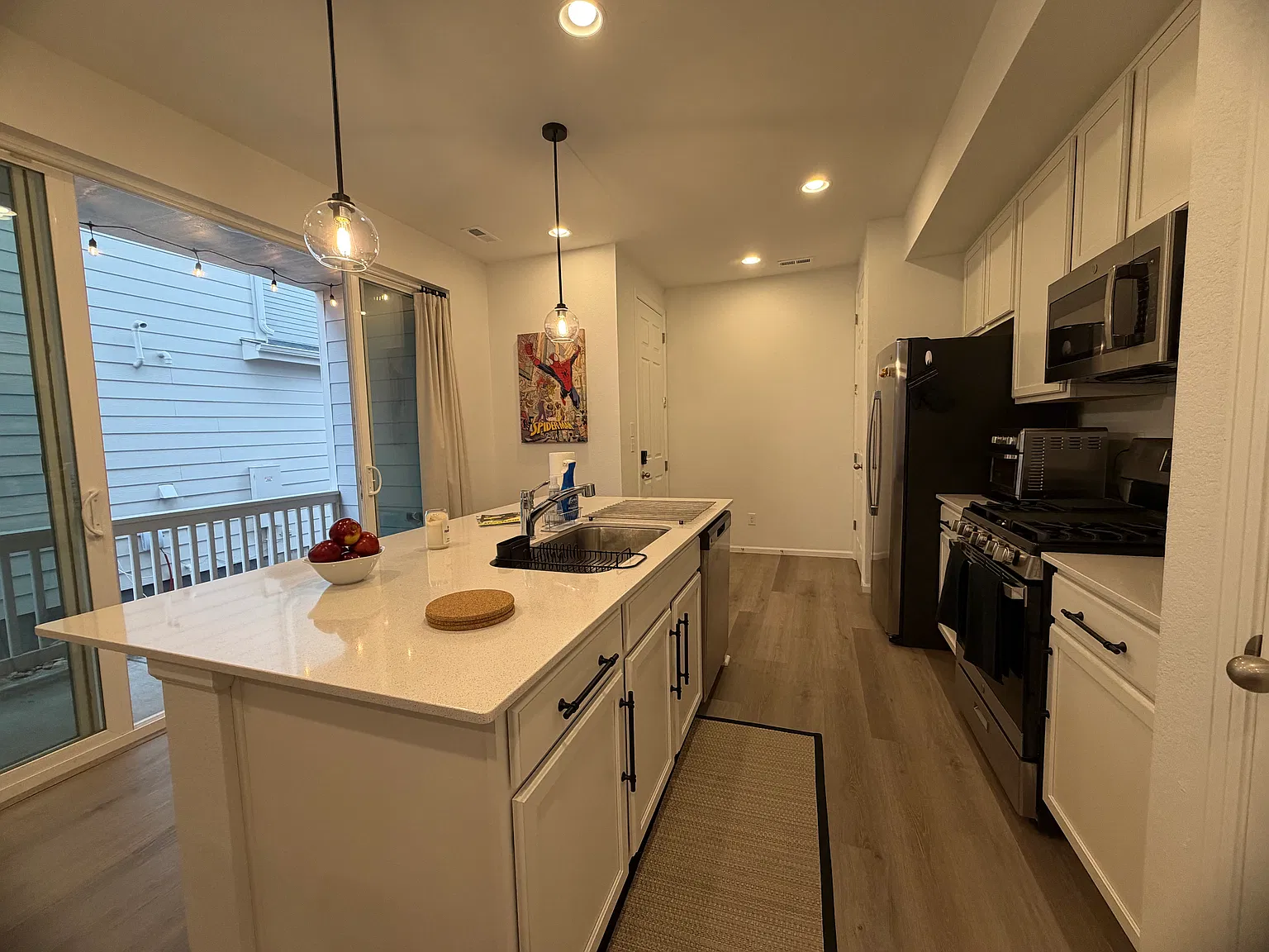 3 bed, 2.5 bath, 1438 sqft, $2,875 — Photo 3