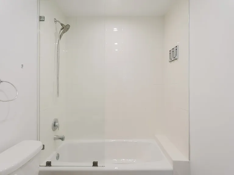 13551 Burbank Blvd #1 — Photo 22