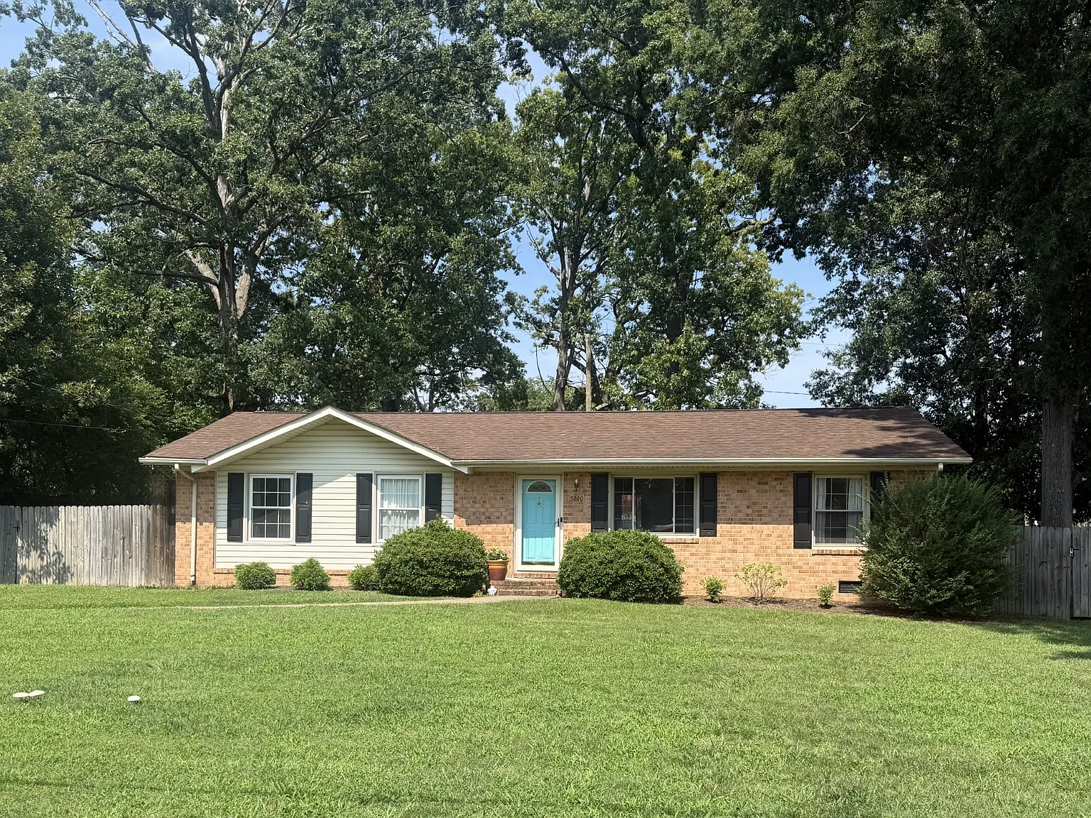 3 bed, 1.5 bath, 1428 sqft, $2,500 — Photo 1