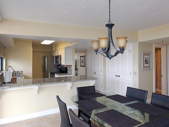 Dining area off kitchen