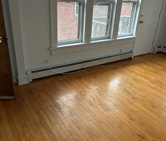 301 S Mills St #4 — Photo 2