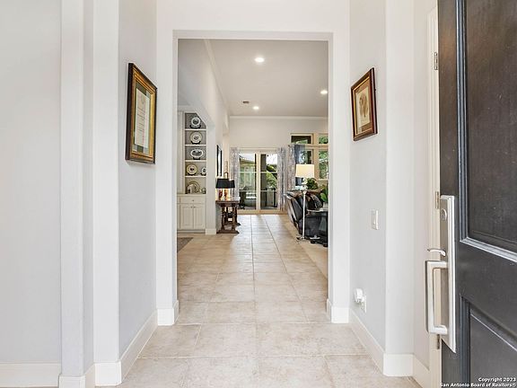 3rd image of 31 WORTHSHAM DR