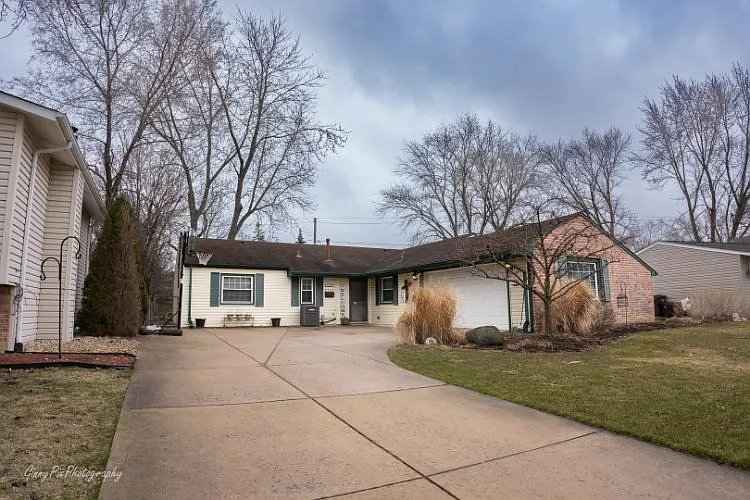 5123 Elmwood Rd photo 1