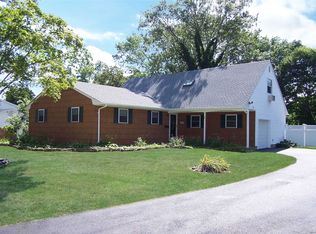 22 Country Greens Dr, Bellport, NY 11713