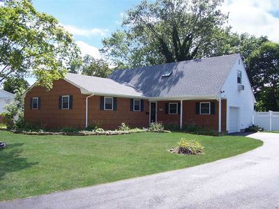 22 Country Greens Dr, Bellport, NY, 11713