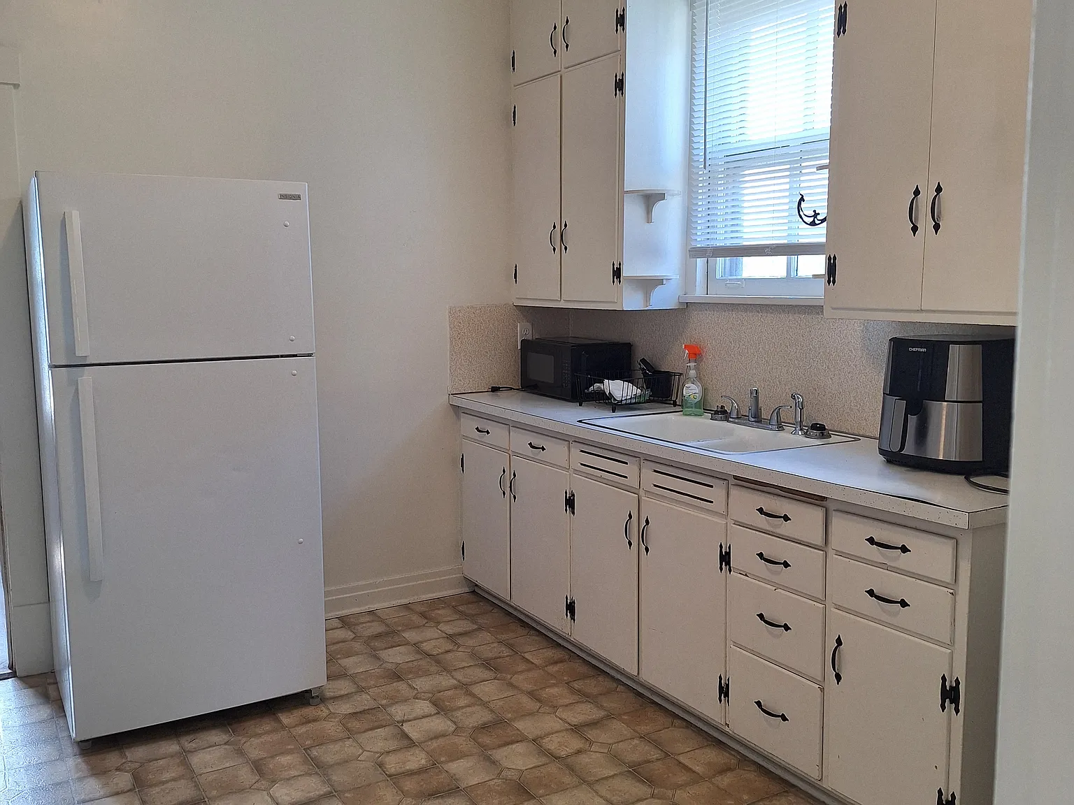 2 bed, $995 — Photo 2