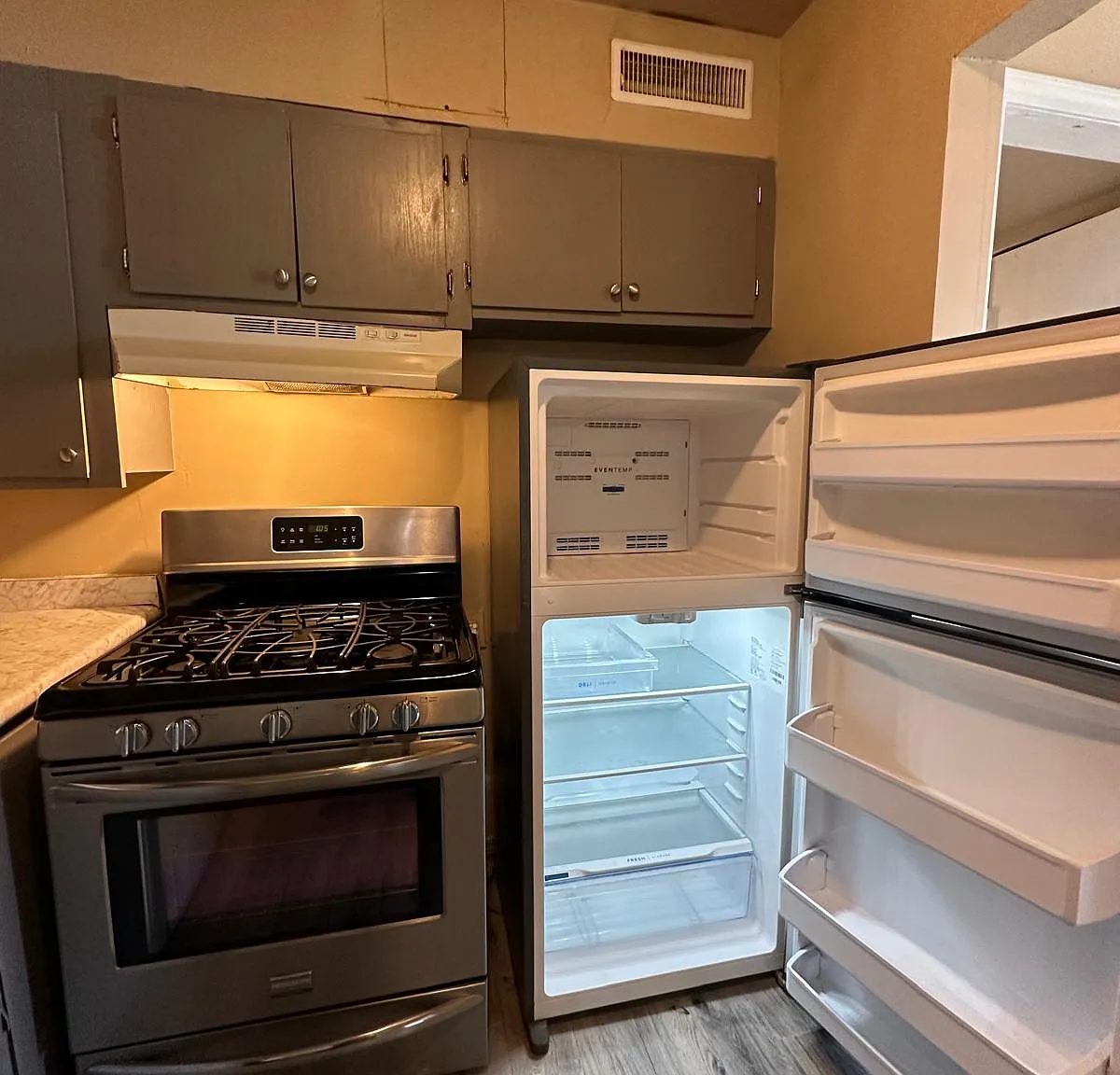2 bed, 990 sqft, $950 — Photo 3