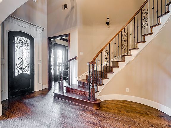 4_4frontdoor.jpg