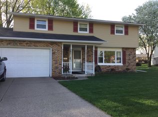 2931 Windsor Dr, Bettendorf, IA