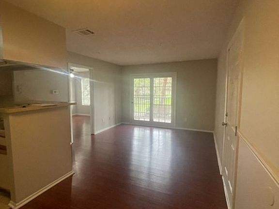 3rd image of 208 Afton Sq Unit 206