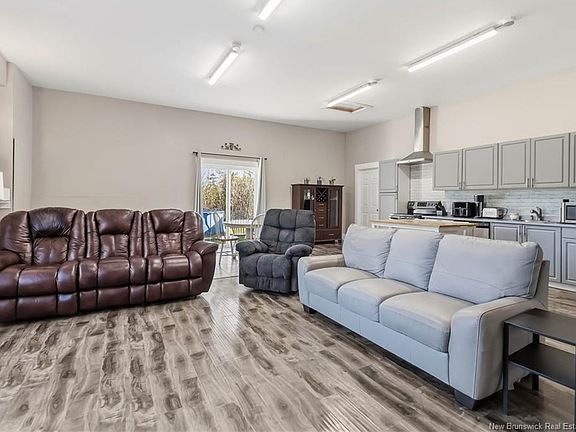 5th image of 749 Macdougall Rd