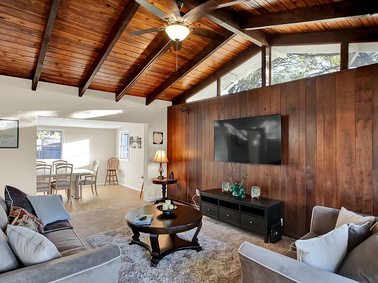 19595 SW Rainbow Lakes Blvd — Photo 3