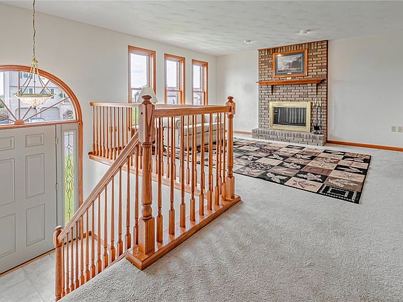 3rd image of 310 Meadow Wood Dr