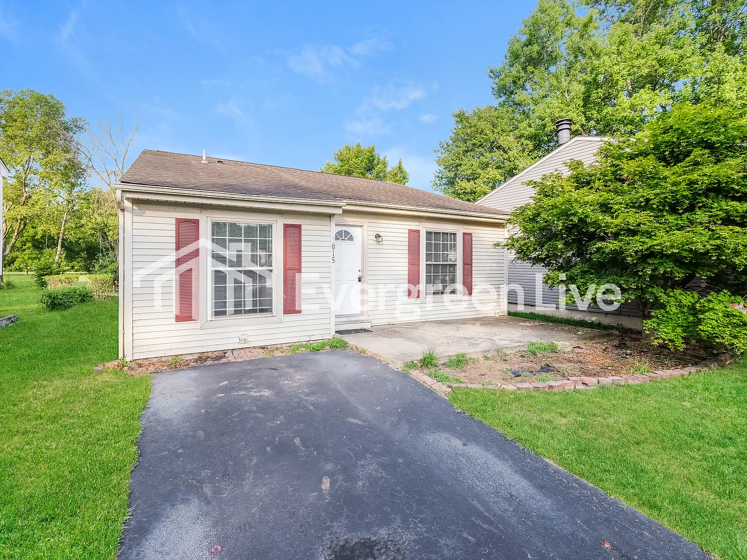 3 bed, 1.5 bath, 1307 sqft, $1,845 — Photo 1