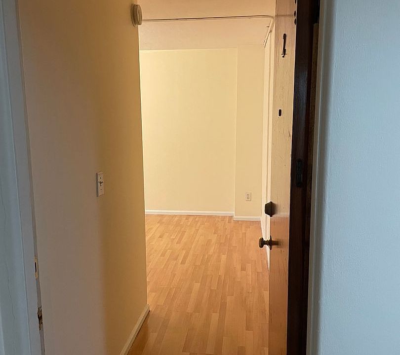 1st image of 303 Harvard Ave E #B2