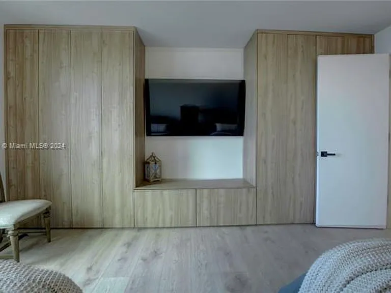 1121 Crandon Blvd #D1201 — Photo 32