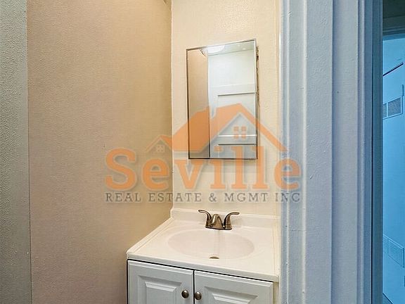 4th image of 1814 Chestnut St