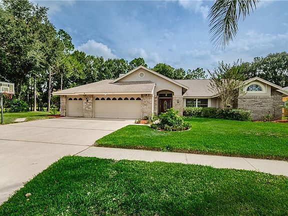 2nd image of 580 Waterford Cir. E.