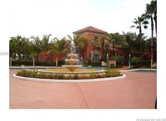 2nd image of 8225 Lake Dr APT 301