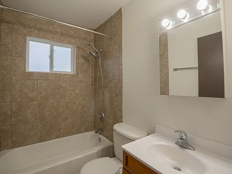 2113 Lake Point Dr — Photo 5