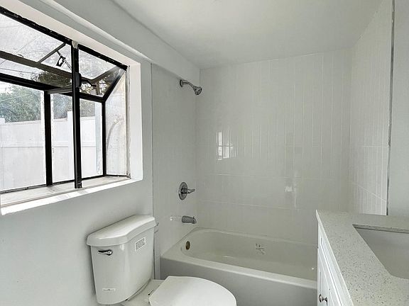 4th image of 100 S Cordova St #6