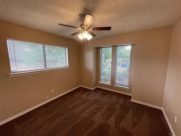 407 Hillcroft Cir — Photo 12