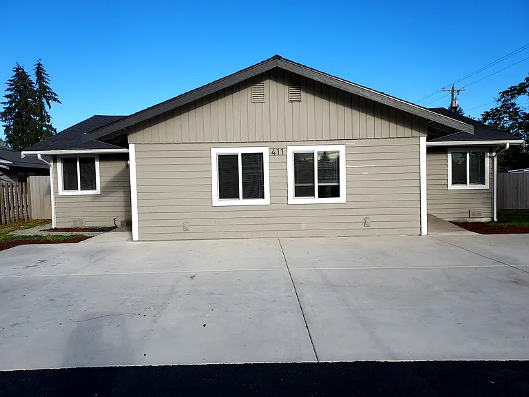 411 Anderson Ave — Photo 2