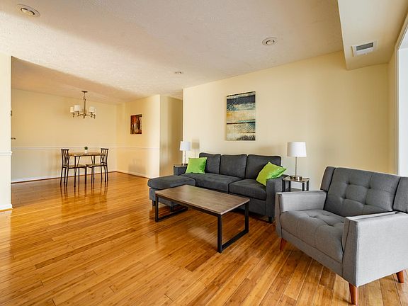 3rd image of 7752 Willow Point Dr #7752
