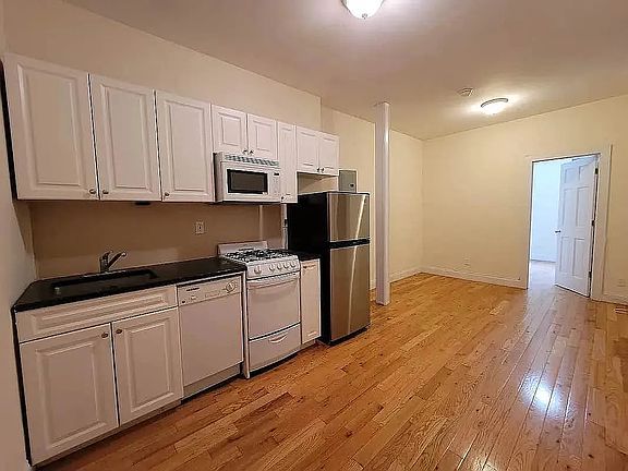 4th image of 256 E 10th St #2N
