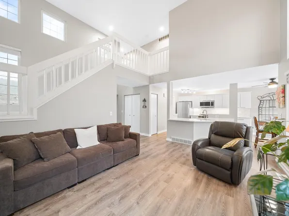 1731 Woodland CIRCLE #12-26, Lake Geneva, WI 53147