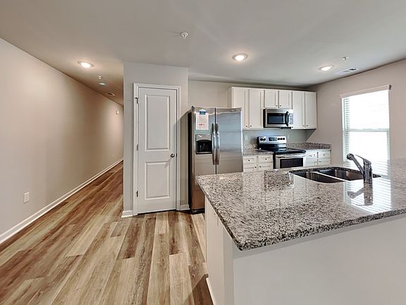5th image of 2150 Belmont Cir