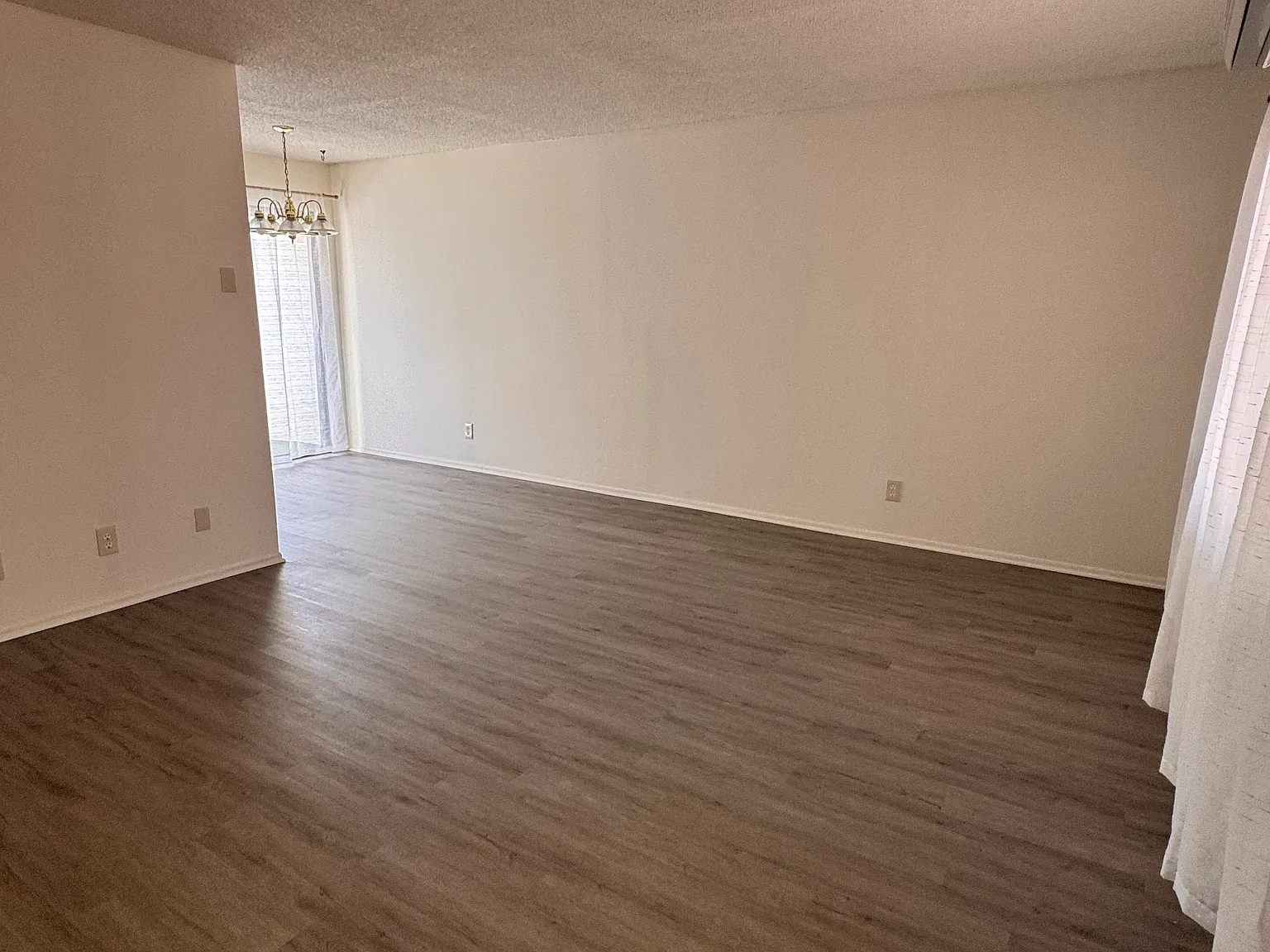 2 bed, 990 sqft, $2,300 — Photo 3