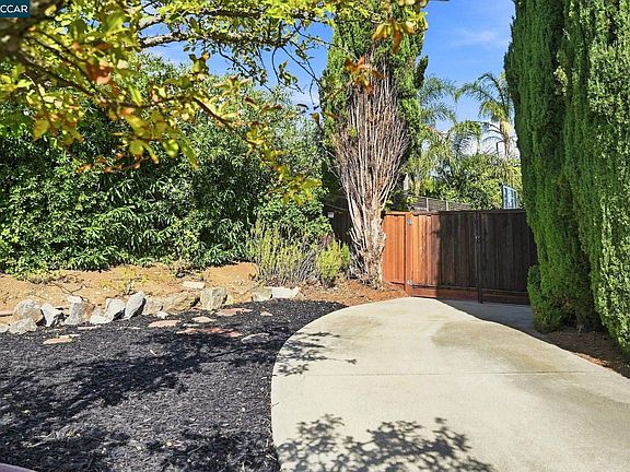 4th image of 332 Mount Washington Way