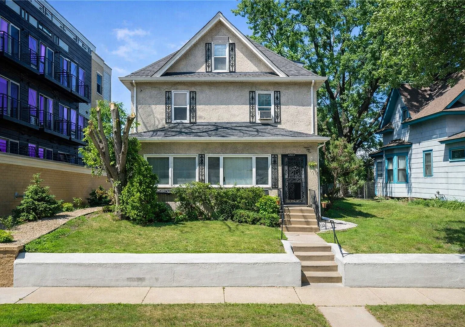 1555 Carroll Ave — Photo 1