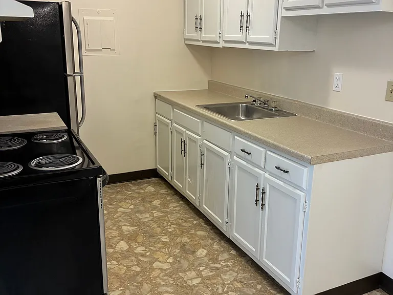 196 Maple Ave — Photo 8