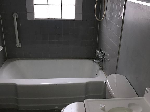 3rd image of 16805 Cottage Grove Ave