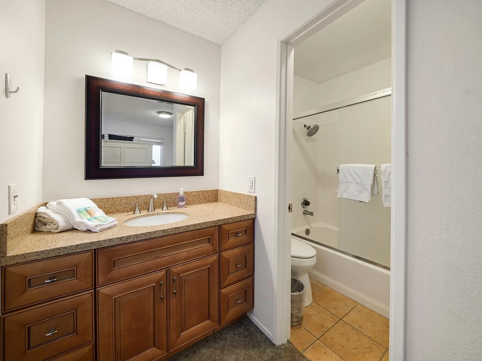 4 bed, 2419 sqft, $8,000 — Photo 3