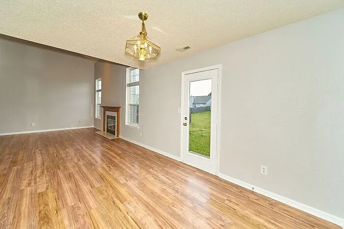 8133 Maple Stream Ln — Photo 6