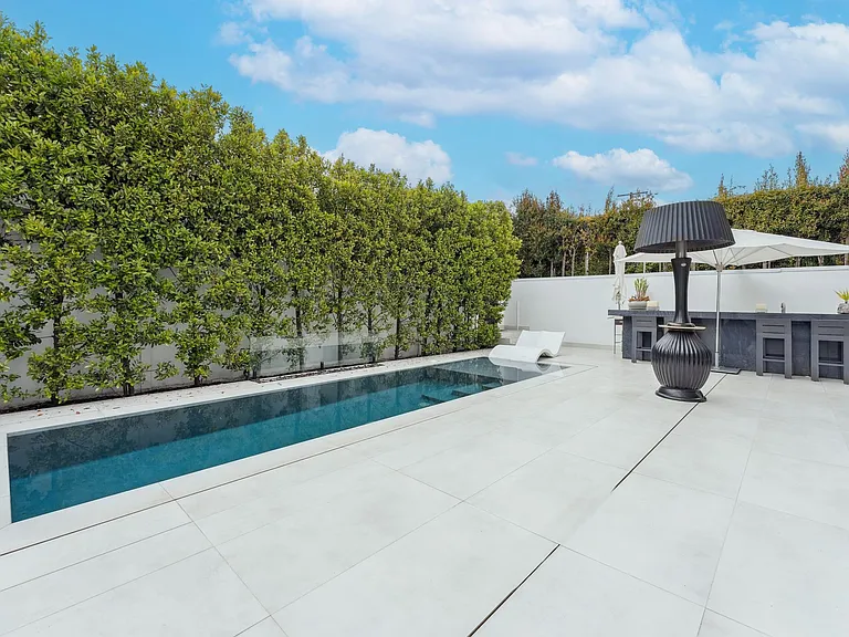 213 S La Peer Dr — Photo 63