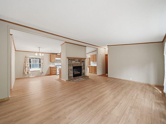 4th image of 704 Hidden River Dr
