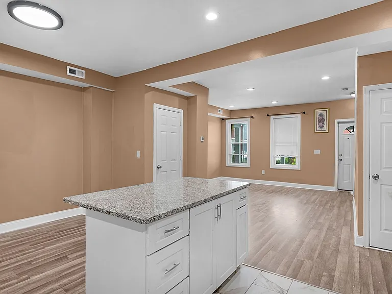 3003 W Garrison Ave — Photo 10