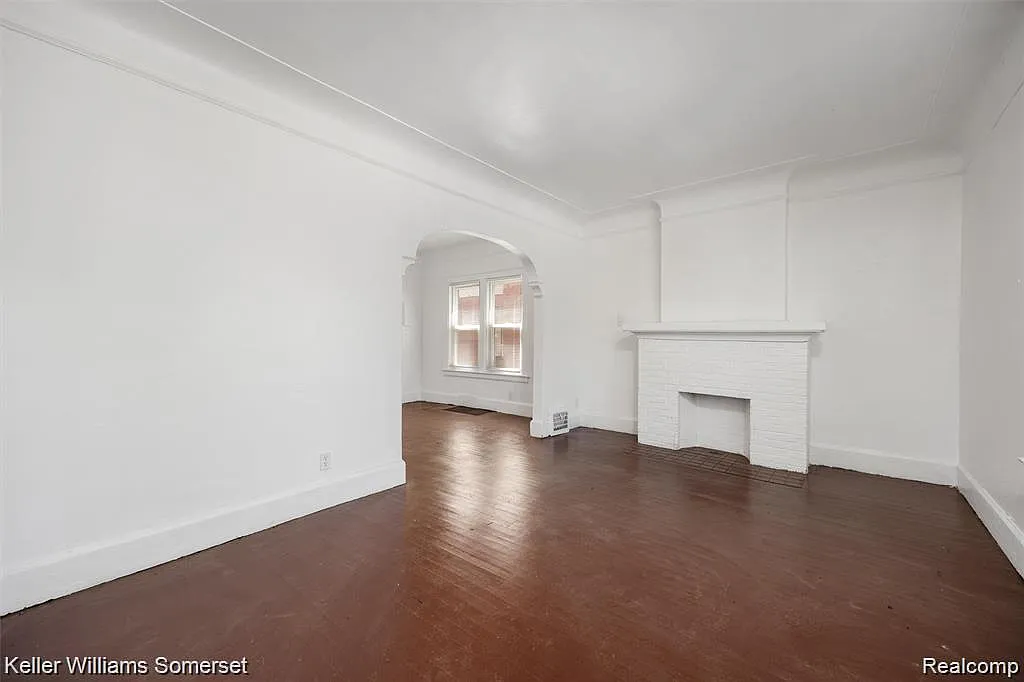 3 bed, 1.0 bath, 1000 sqft, $1,200 — Photo 4