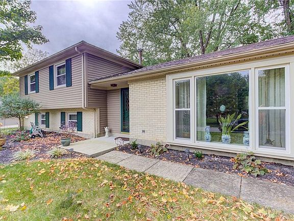 3rd image of 7701 Eagle Creek Dr