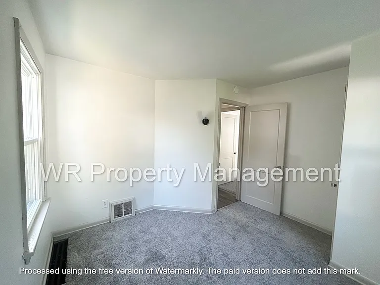 4443 Fairview Dr — Photo 3