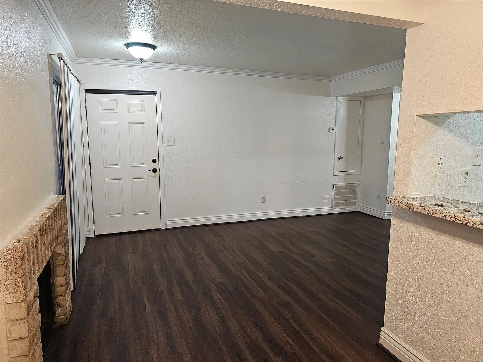 1 bed, 1.0 bath, 598 sqft, $1,000 — Photo 2